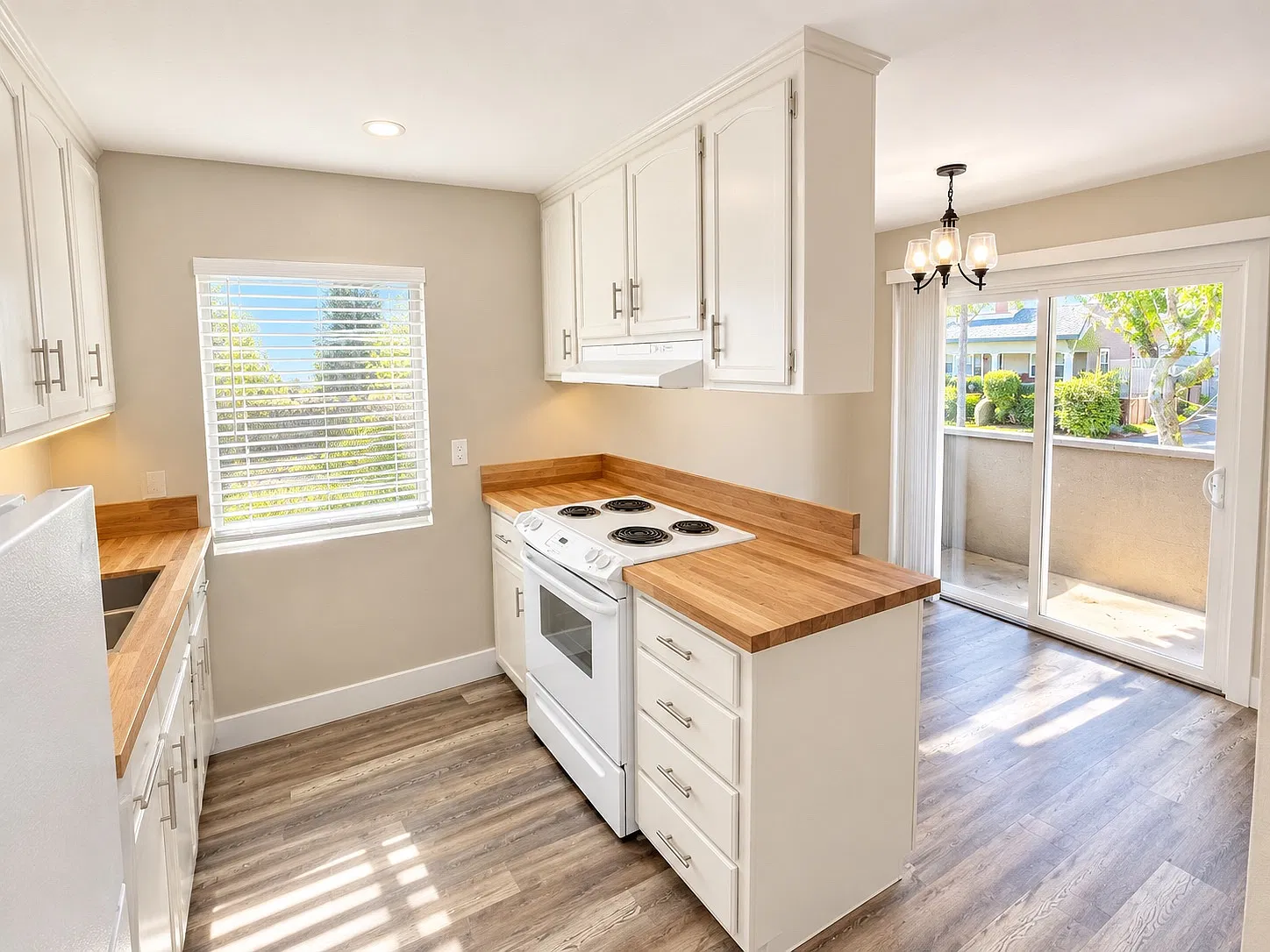 2 bed, 800 sqft, $1,895 — Photo 3