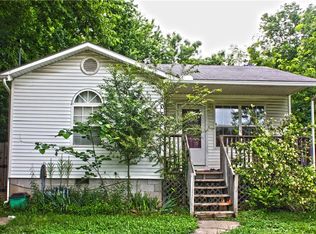 1052 W Cato Springs Rd, Fayetteville, AR 72701