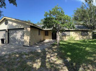 848 Hickory Ave, Rockport, TX 78382