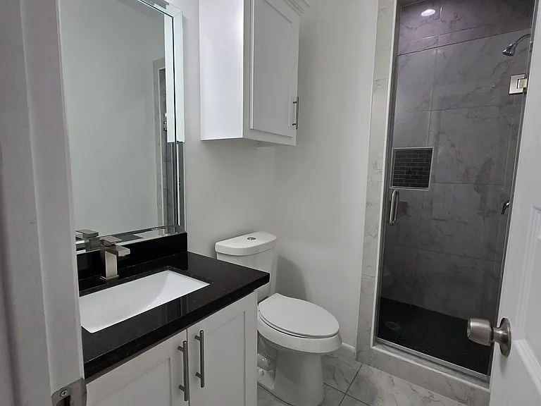 918 N Woodson Ave — Photo 16