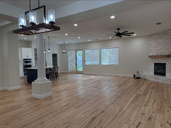 3rd image of 10827 Vista Del Luna Dr