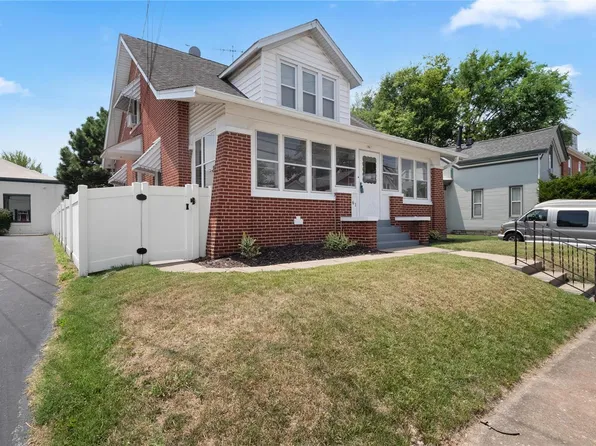 561 Madison St, Saint Charles, MO 63301
