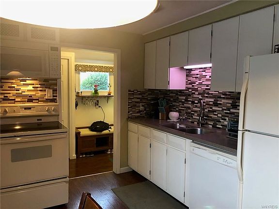 3rd image of 23 Pearce Dr