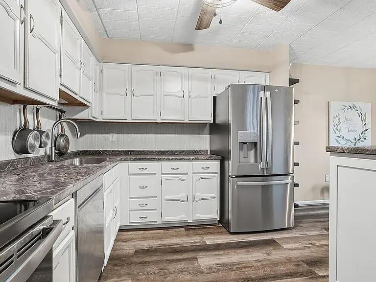 203 Piper Ln — Photo 6