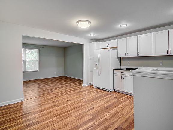 4th image of 204 Parkwood Dr
