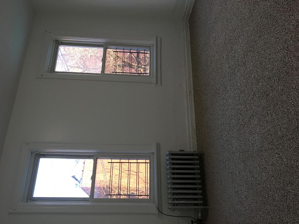 2nd image of 2210 Lyon Ave APT 1R