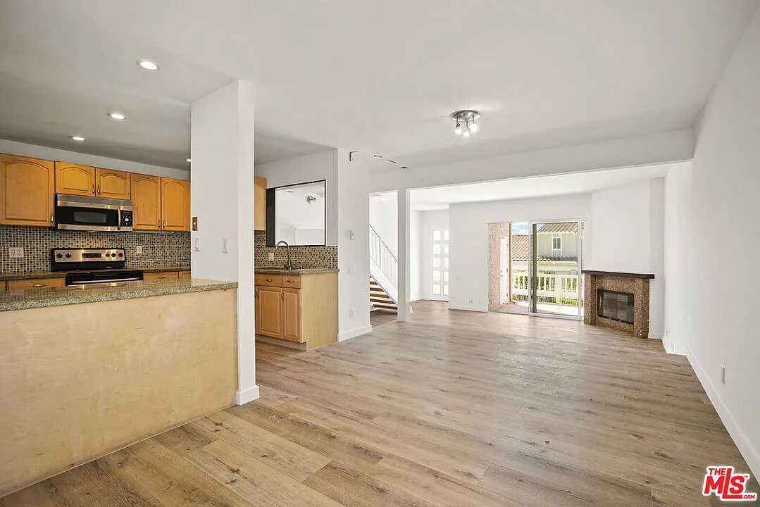 4 bed, 3.0 bath, 1639 sqft, $6,000 — Photo 4