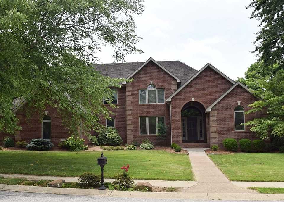 1st image of 912 Woodridge Ct