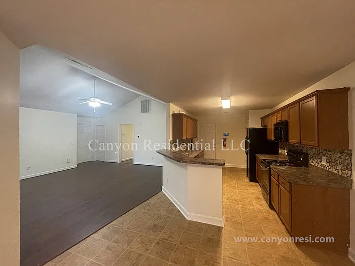1604 Cedrow Dr — Photo 3