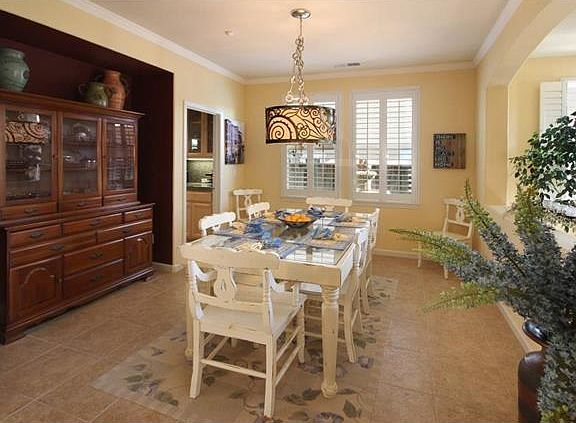4th image of 8 Deerfield Dr