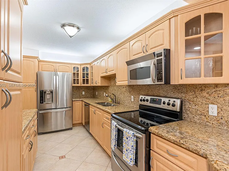 10185 Collins Ave #521 — Photo 11