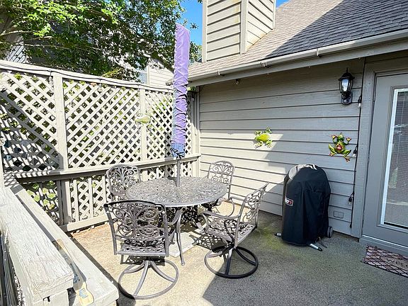 3rd image of 389 Clubhouse Dr APT Kk2
