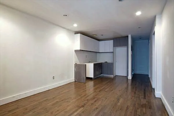 Rented by Premier Metro Realty Corp | media 36