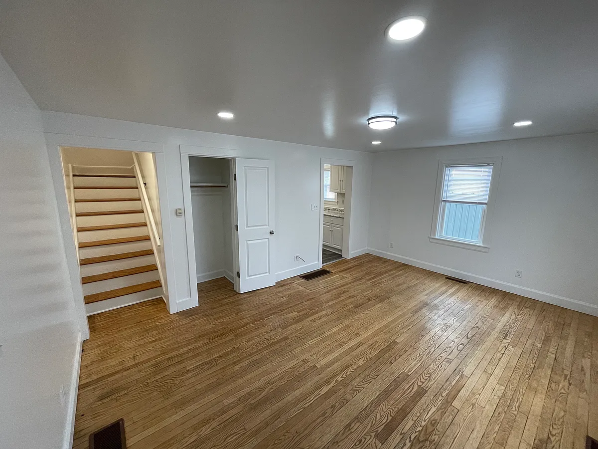 Building Photo - 49 Seneca St #B
