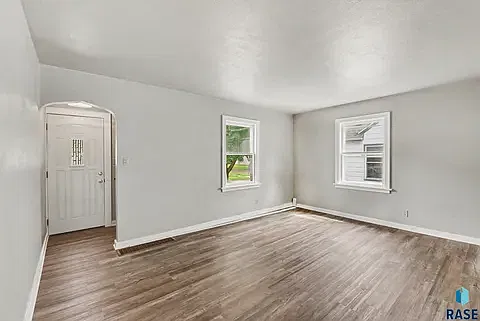 5 bed, 1649 sqft, $2,450 — Photo 4