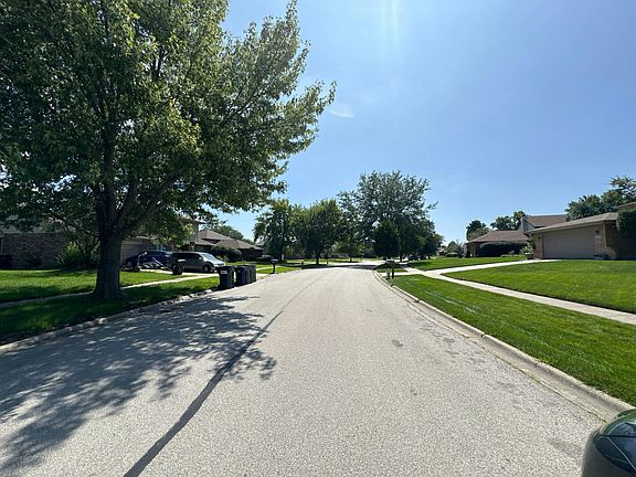 4th image of 15225 Stradford Ln
