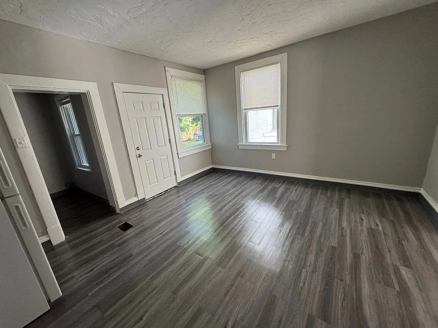 Lovely Two Bedroom Townhome — Photo 4