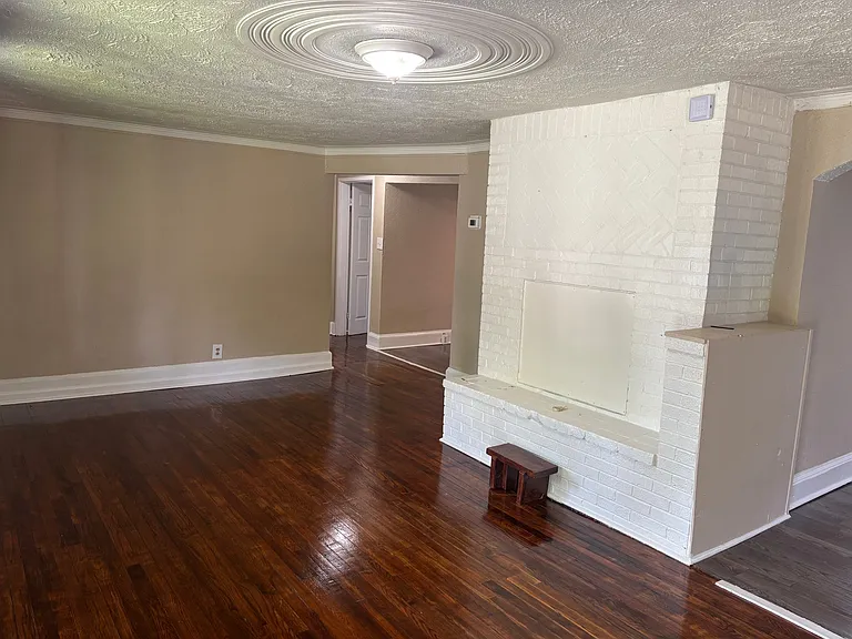 1102 Crawford St — Photo 16
