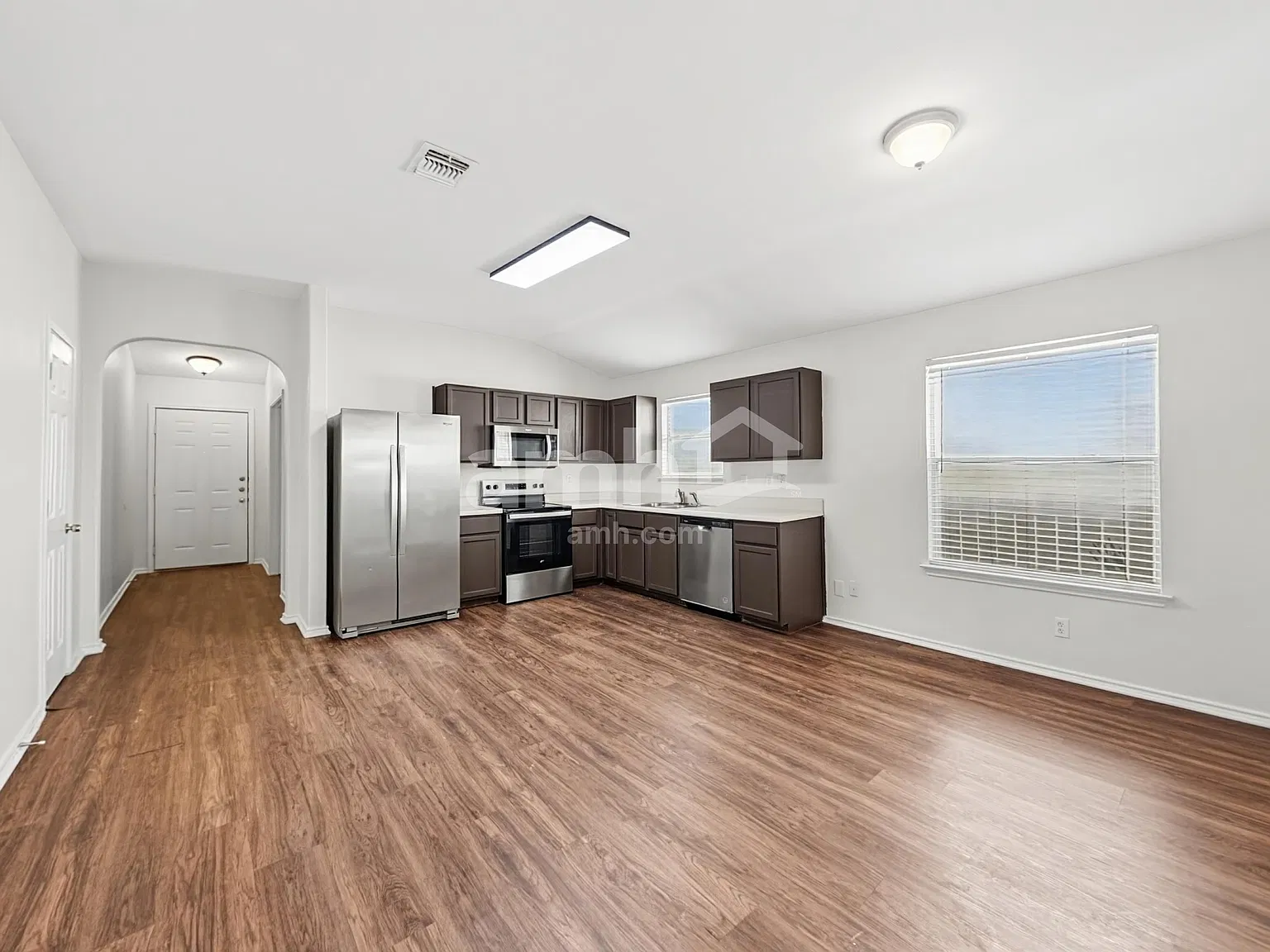 3 bed, 2.0 bath, 1653 sqft, $1,635 — Photo 3
