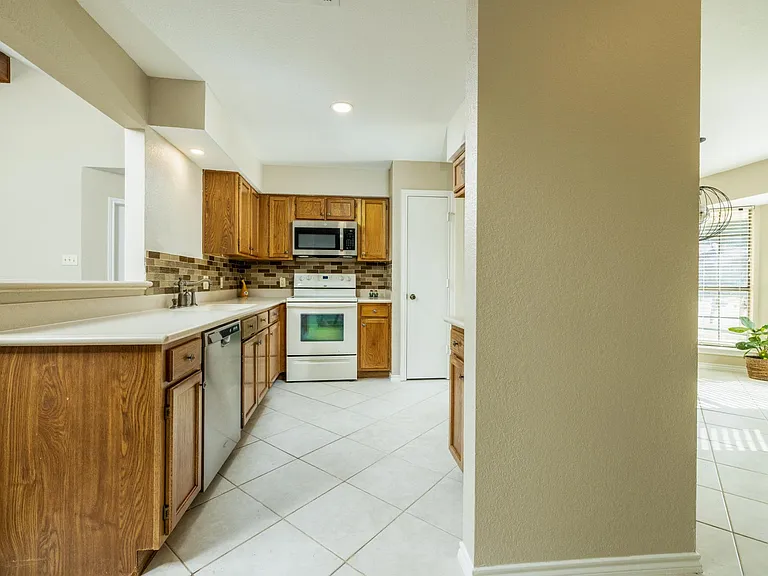 2403 Bayberry Ln — Photo 14