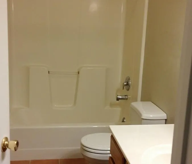 346 E Railroad St — Photo 3