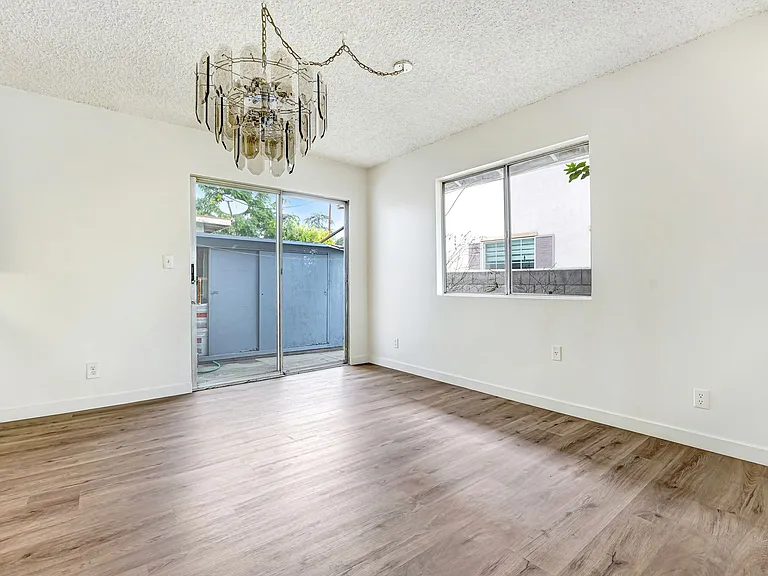 913 Clay Ct — Photo 11