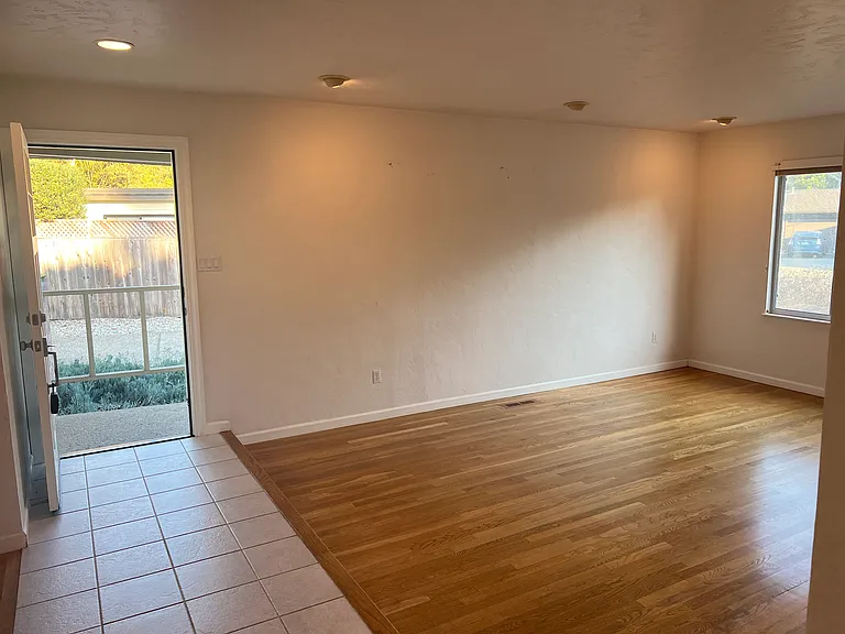 310 Alma Ln — Photo 5