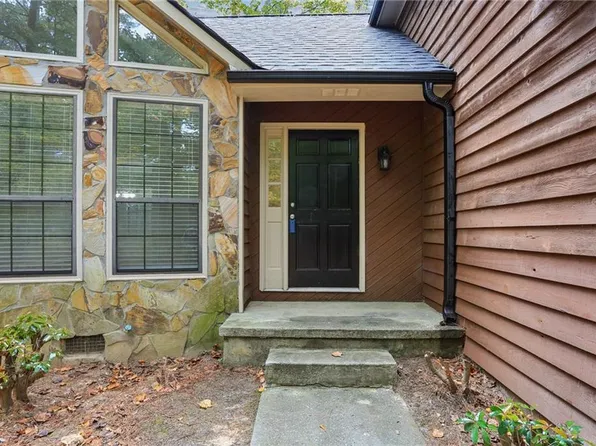 6485 Lake Esther Dr, Fairburn, GA 30213