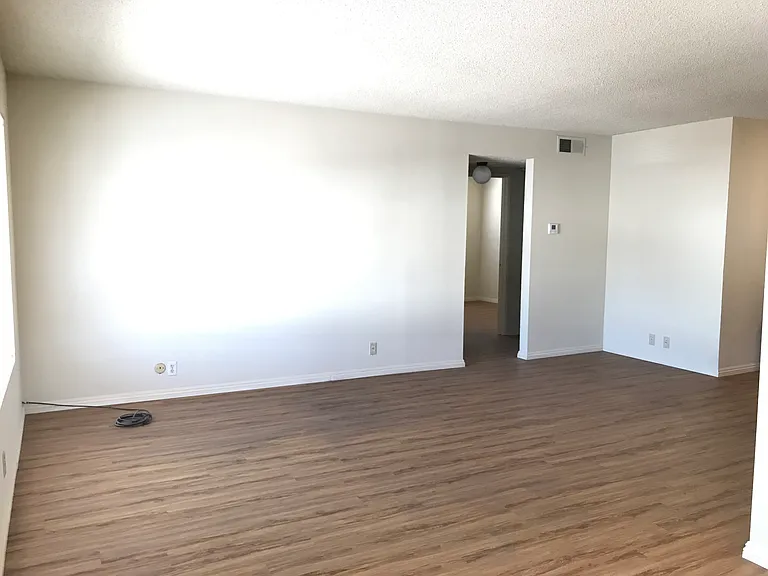 501 N Curtis Ave — Photo 6