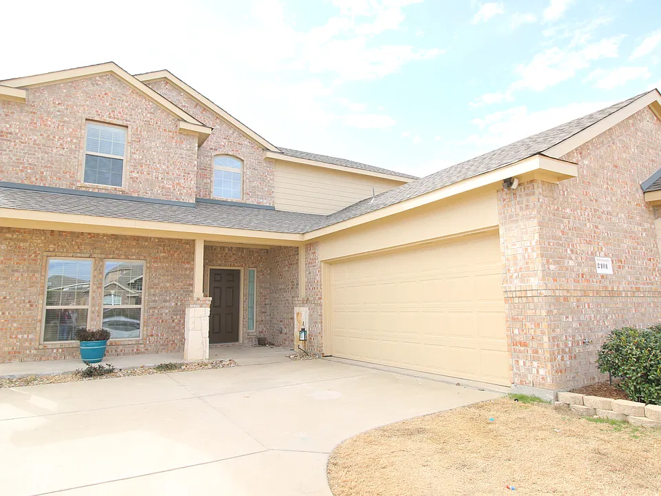 2101 Hickory Trl