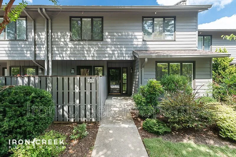 3 bed, 3.0 bath, 2936 sqft, $3,550 — Photo 2