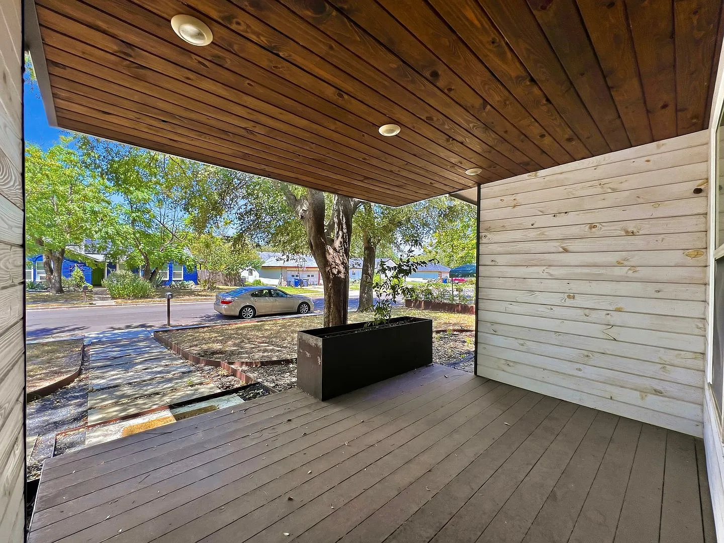 Unique Redesign - South Austin 3/2 - Big Private Yard - Garage- Great Neighborhood - Close to Eve... — Photo 4