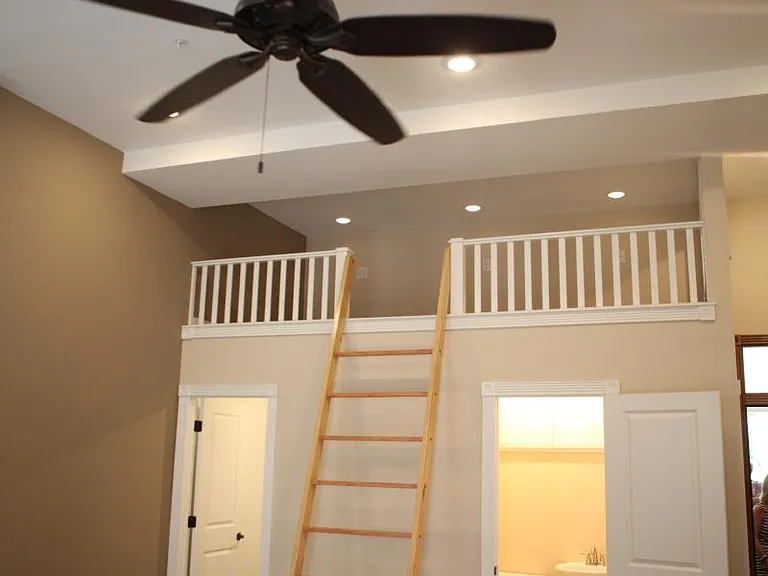 114 E University St #10 — Photo 13