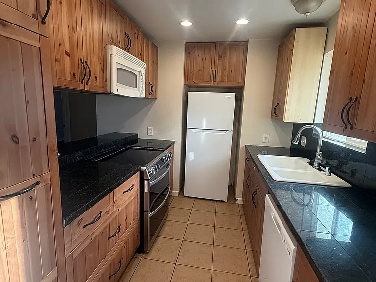 2261 Old Mill Rd — Photo 3
