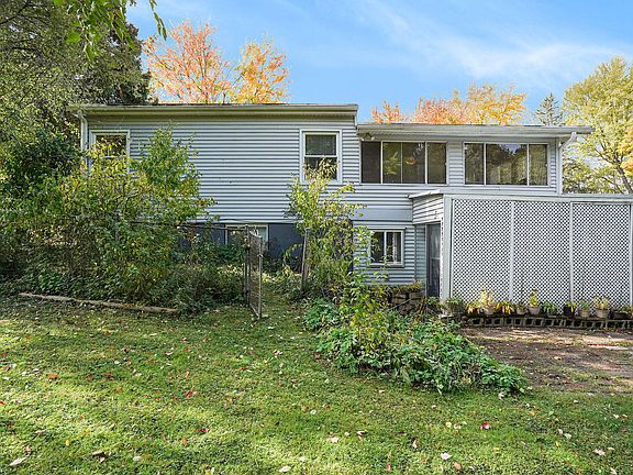 4th image of 1000 Waltham St SE