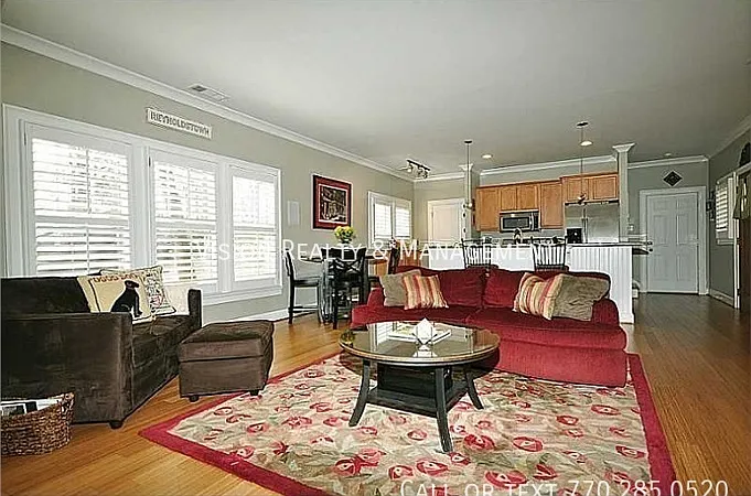 977 Cummings St SE — Photo 3