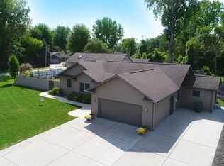 830 Shady Shore Dr, Bay City, MI 48706