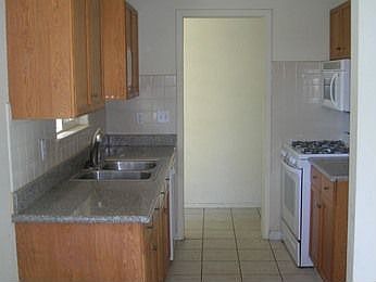 3rd image of 226 Markham Ave