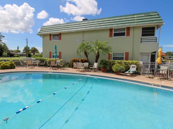 300 Valley Stream Dr APT 12R