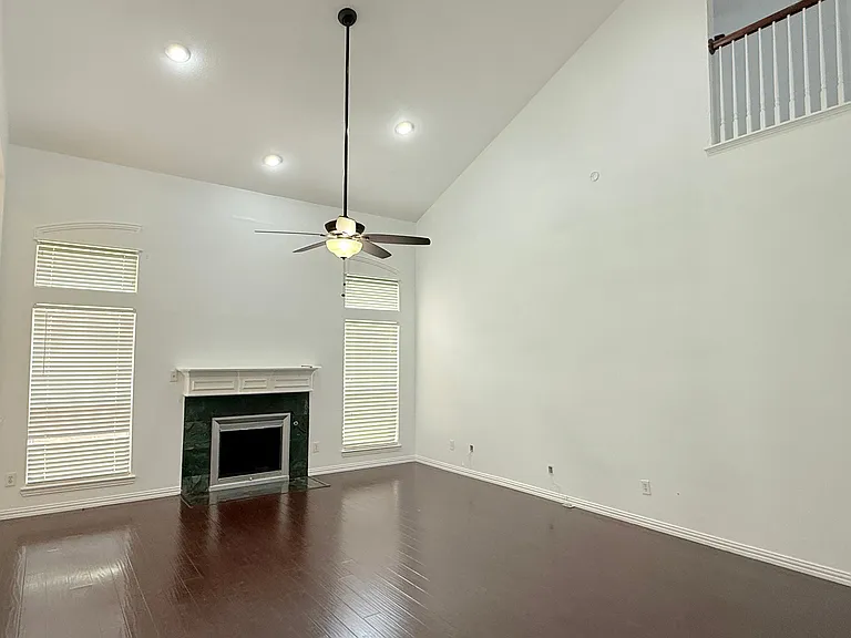 1313 Baythorne Dr — Photo 8