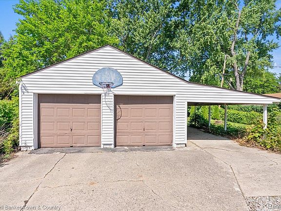 3rd image of 4820 Burchfield Ave