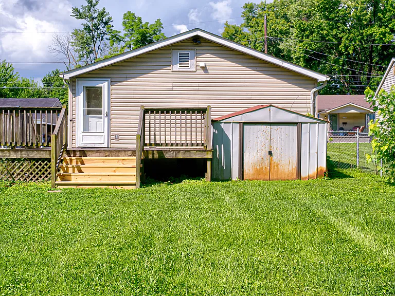 241 Kahl Ct — Photo 23