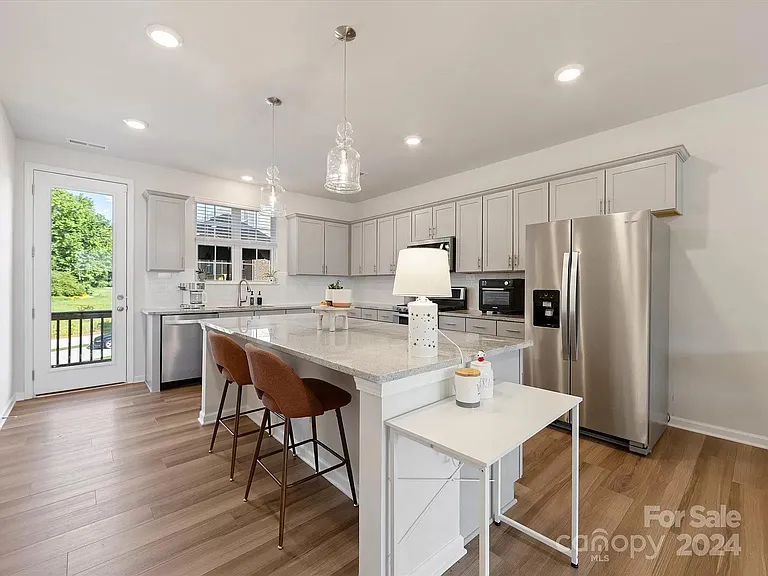 10118 Hemingway Pl — Photo 14