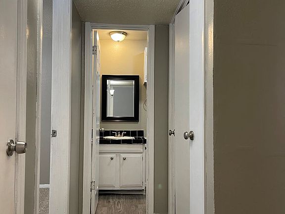 4th image of 1010 Kennedy Dr #901-4