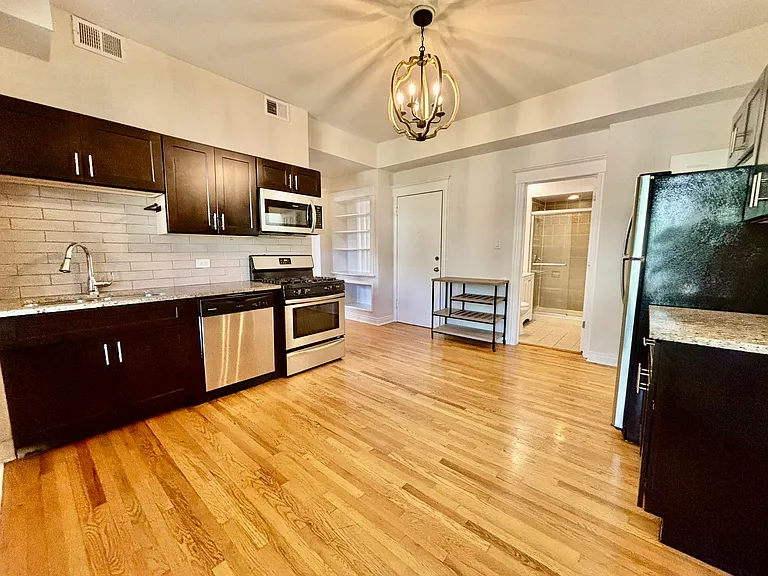 1435 N Ashland Ave #3R — Photo 2