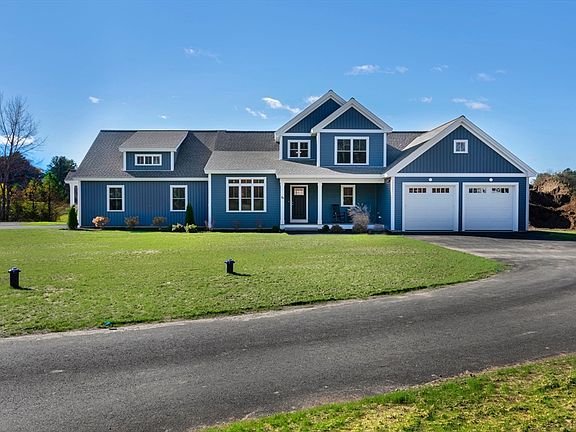 3rd image of 8 Acadia Dr