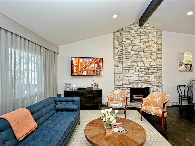 2nd image of 404 Brady Ln