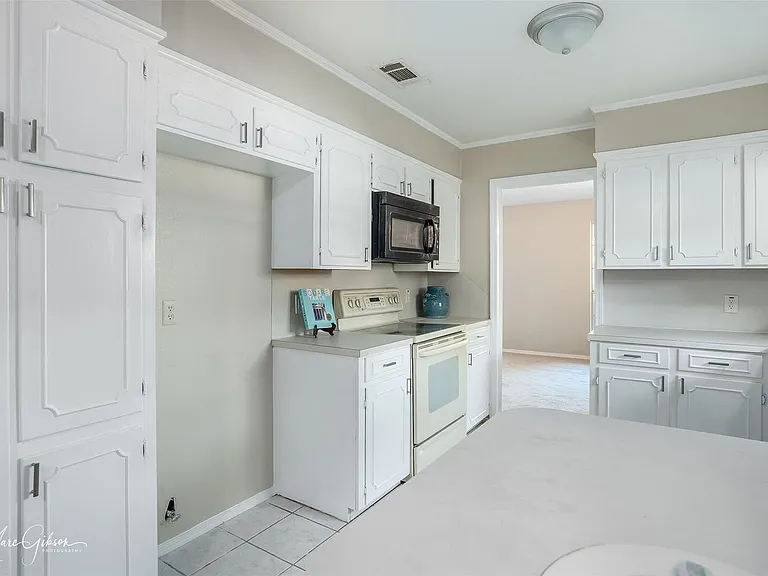 7617 Tampa Way — Photo 9