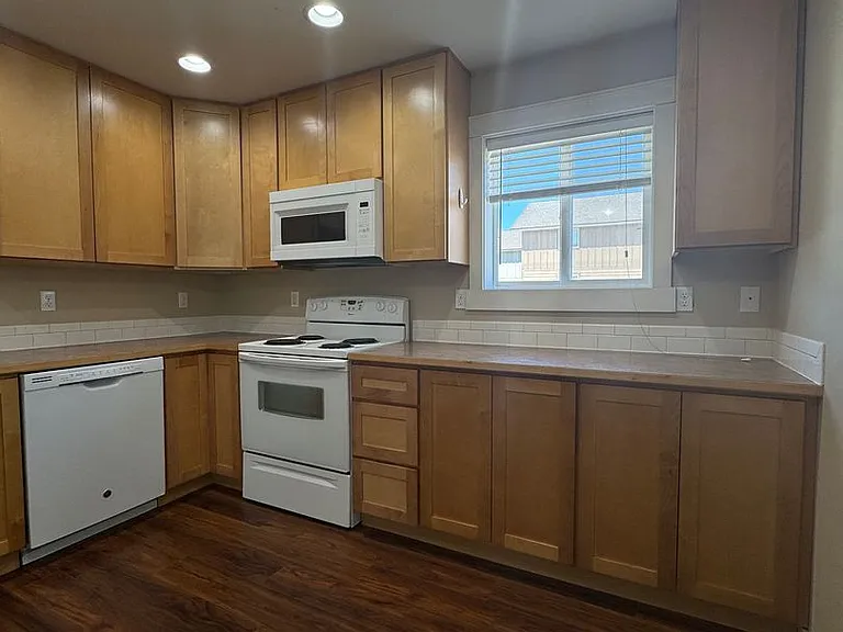 2219 Airport Rd — Photo 5