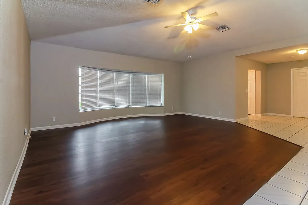 4 bed, 2.0 bath, 2754 sqft, $4,180 — Photo 2